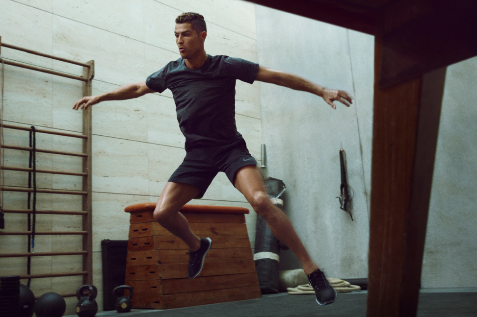 Vào các ngày thứ Năm, Cristiano Ronaldo sẽ thử thách giới hạn của bản thân bằng  bài tập Power clean và chạy nước rút. Những bài tập này sẽ tăng cường sức mạnh cơ đùi cũng như xây dựng sức khỏe tim mạch của anh ấy.