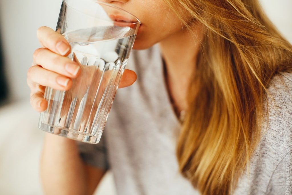 Uống 8 cốc nước mỗi ngày để có một lối sống lành mạnh hơn