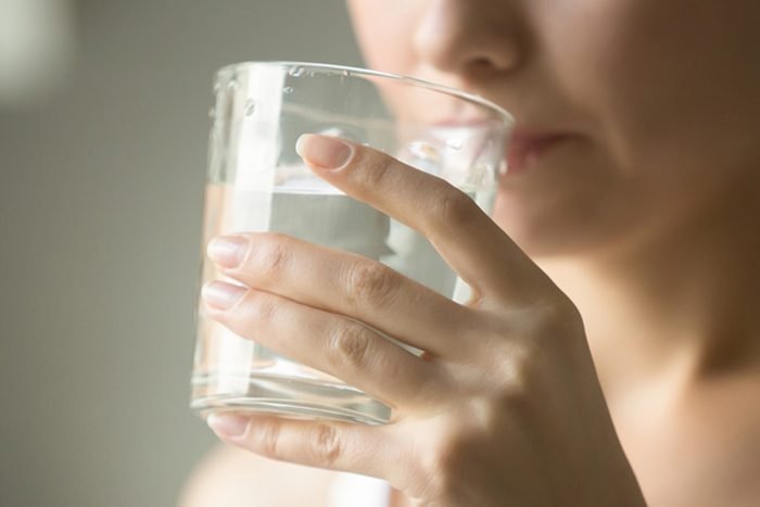 Uống nước sẽ giúp bạn dập tắt những tín hiệu đói "giả"